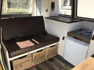 Banquette dans un van aménagé