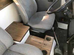 Cabine de conduite en bois van