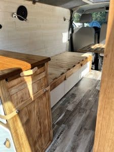 Intérieur en bois van