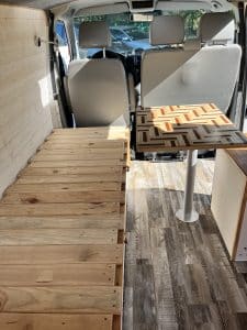 Van aménagé en bois