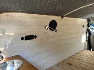 Van aménagé en bois