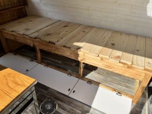 Construction d'un placard dans un van