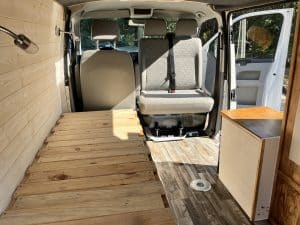 Banquette dans un van aménagé