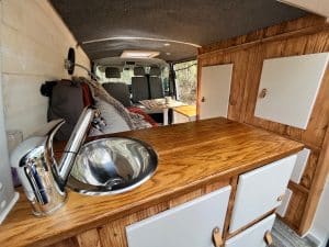 Evier dans van aménagé