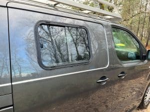 Van aménagé vu du coté